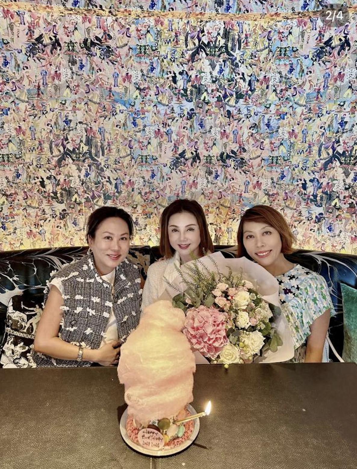 林建岳子女与堂姐弟聚会 林建岳的前妻谢玲玲虽然和林建岳离婚多年了