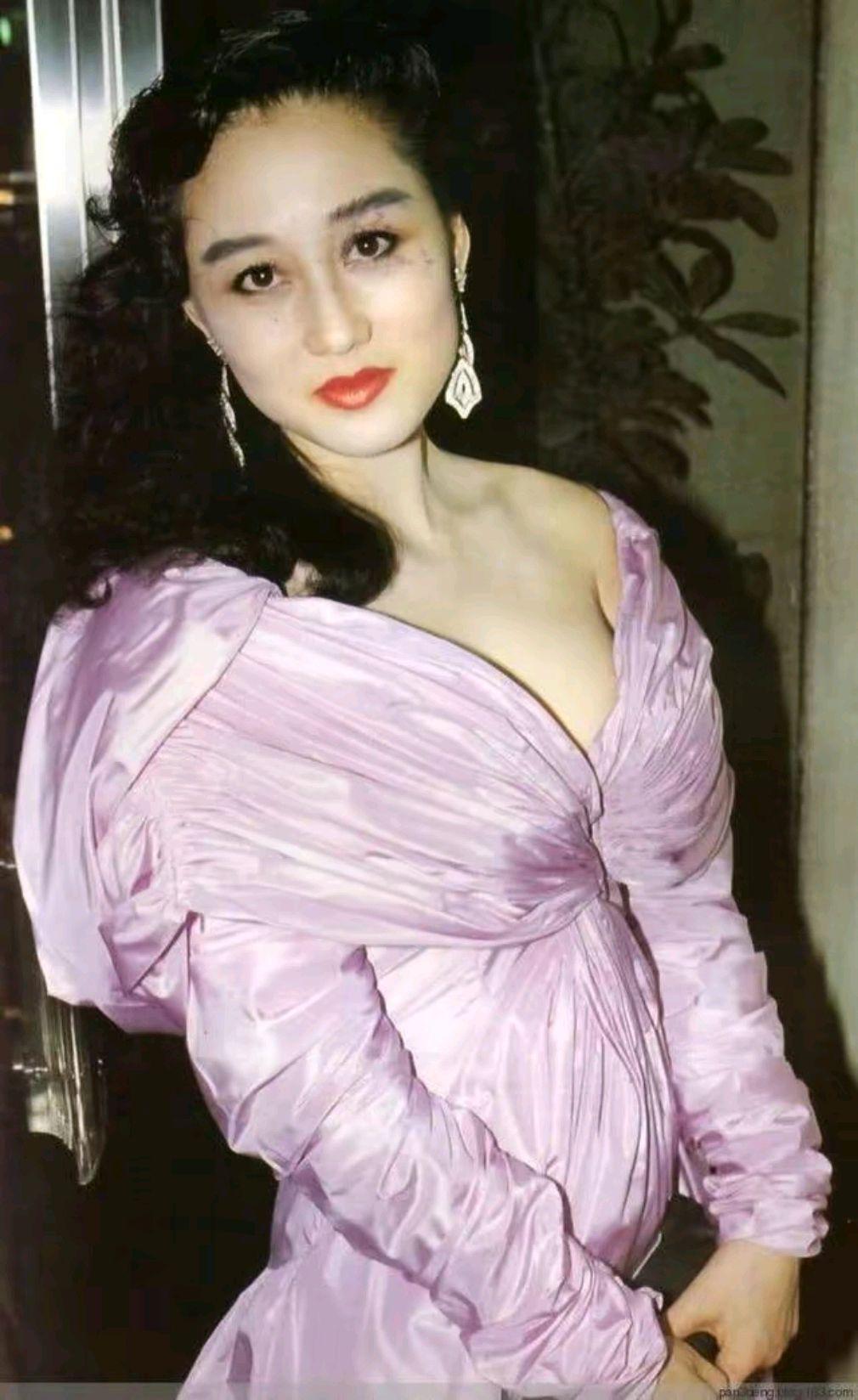 利智:61岁的坚韧女性 利智,一个在娱乐圈中充满传奇