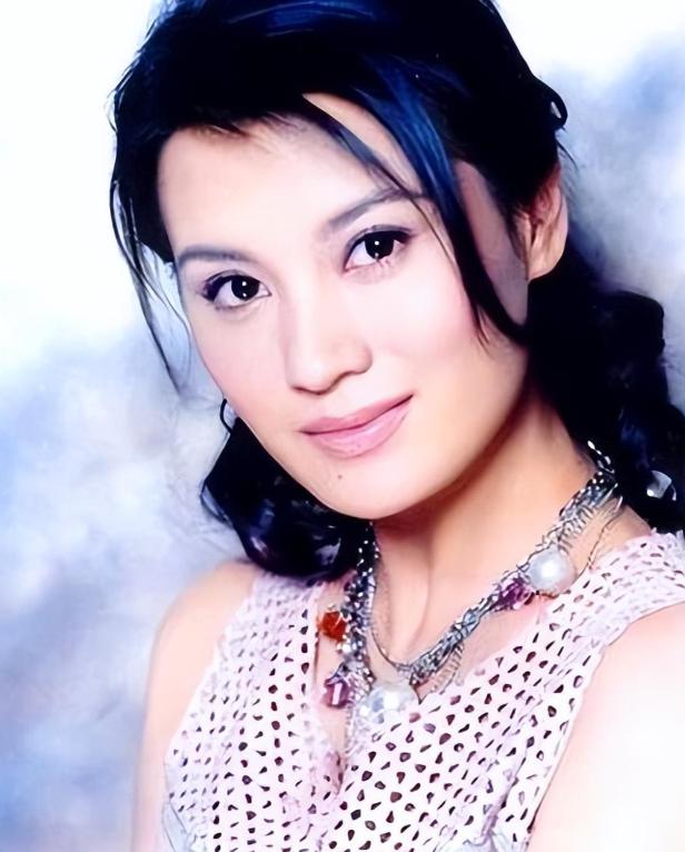 演艺圈中的坚守与陪伴 史兰芽与李幼斌,两位演艺圈的资深演员,他们的