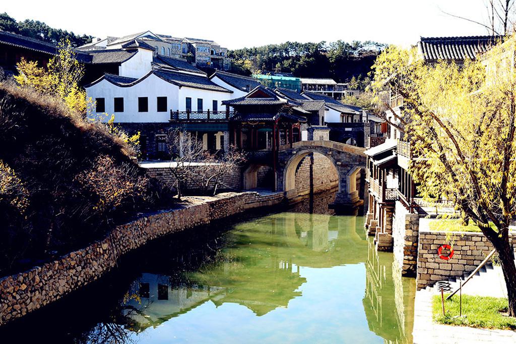 北方古镇与江南水乡的完美融合 古北水镇位于北京市密云区,是北方古镇