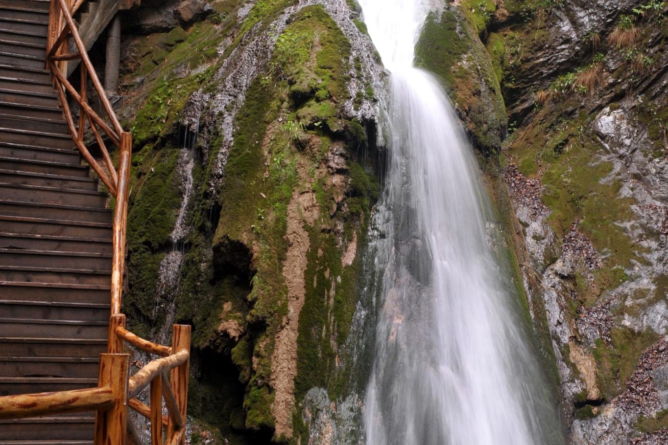 金丝峡大峡谷:大自然的神奇魅力 金丝峡大峡谷,陕西商南县的璀璨明珠