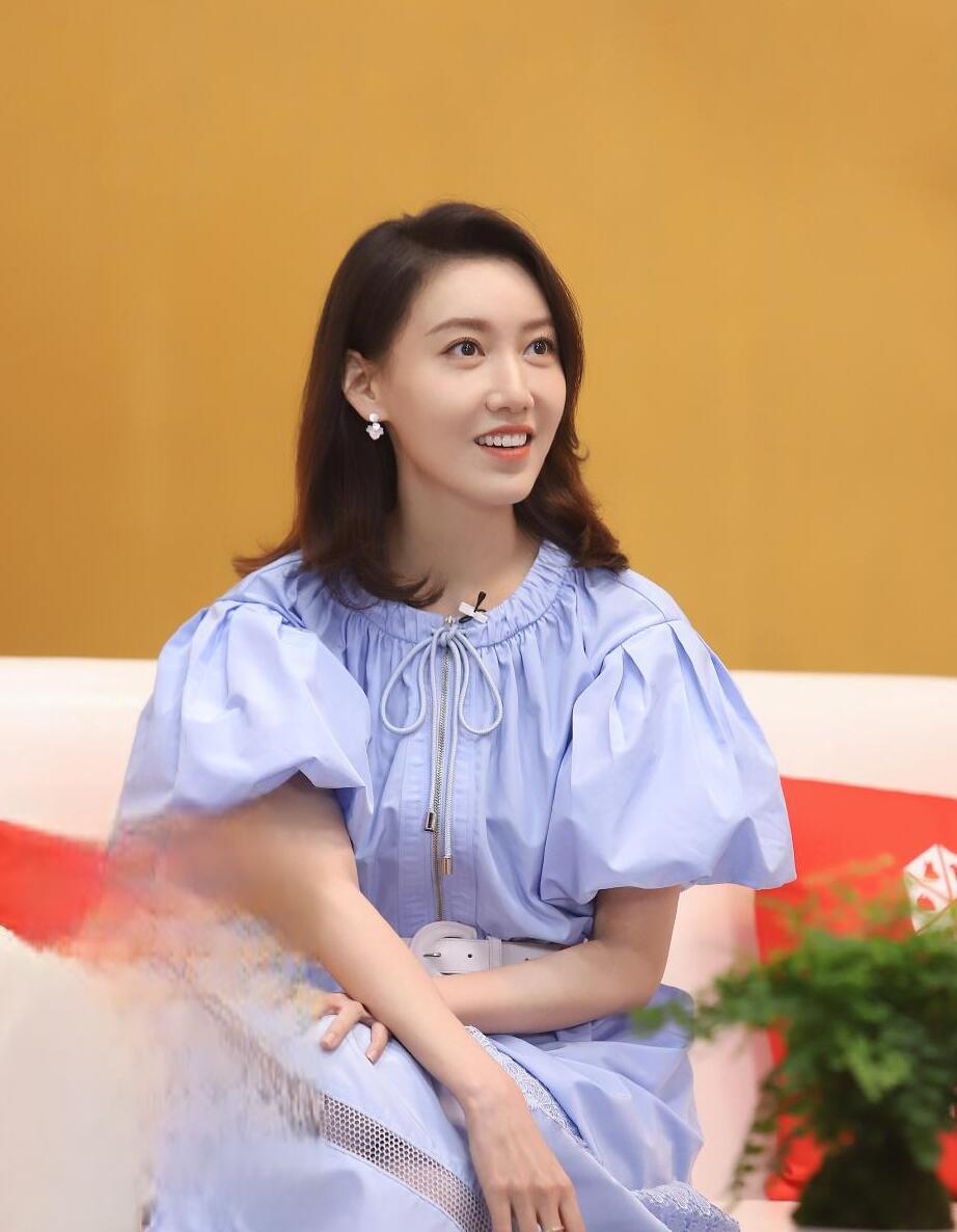 高露:与高圆圆相似,却走不同人生路的娱乐圈异数 高露,一个名字可能对