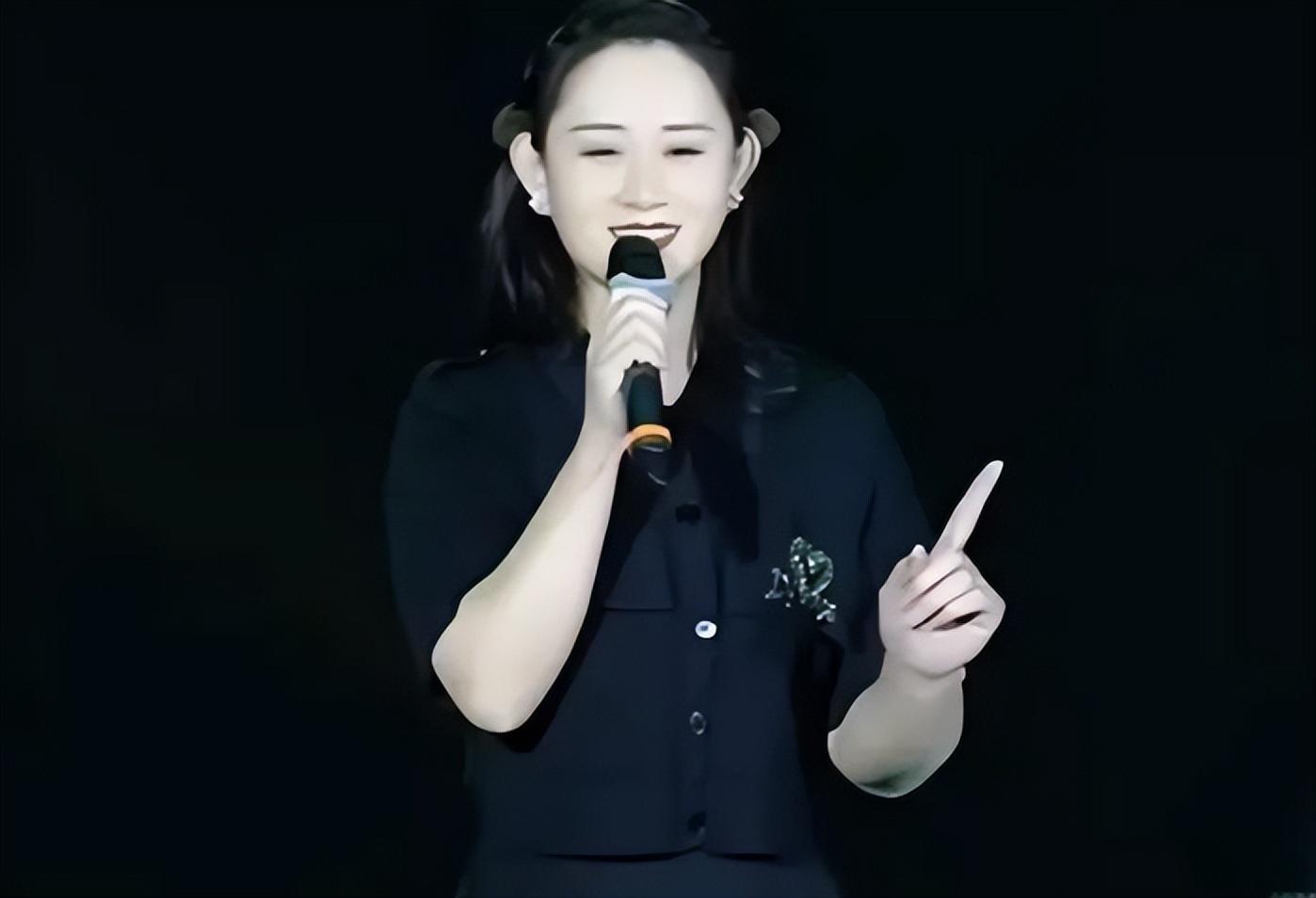 娱乐产业的婚姻迷宫 近期,赵本山的徒弟董三毛宣布再婚,引发网友热议