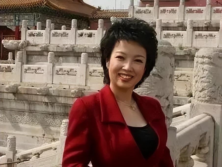 黄薇:从央视主持人到特型演员,孝心与事业双丰收的