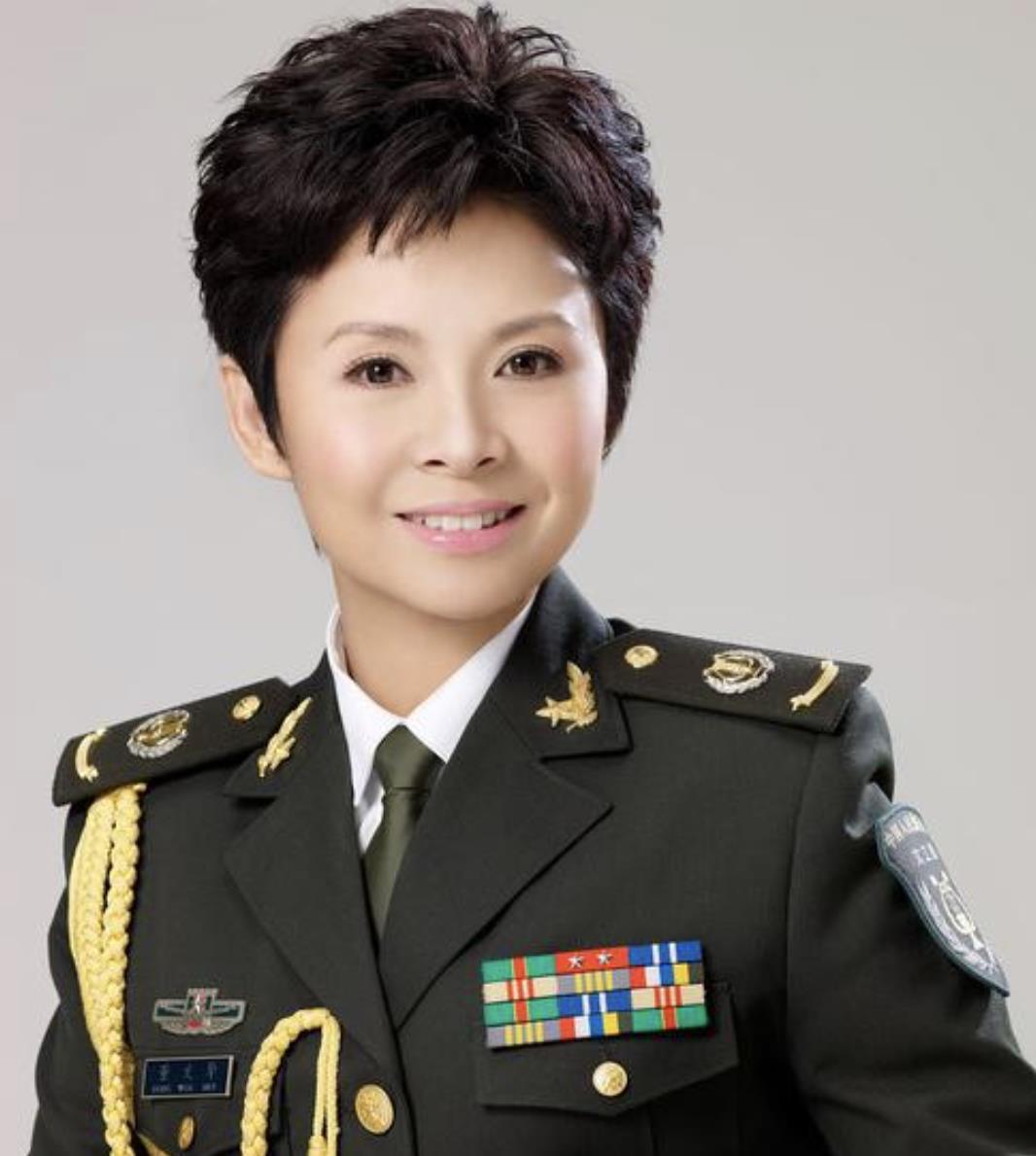 赖昌星事件对两位女明星的影响:董文华与杨钰莹的沉浮 在1998年的远华