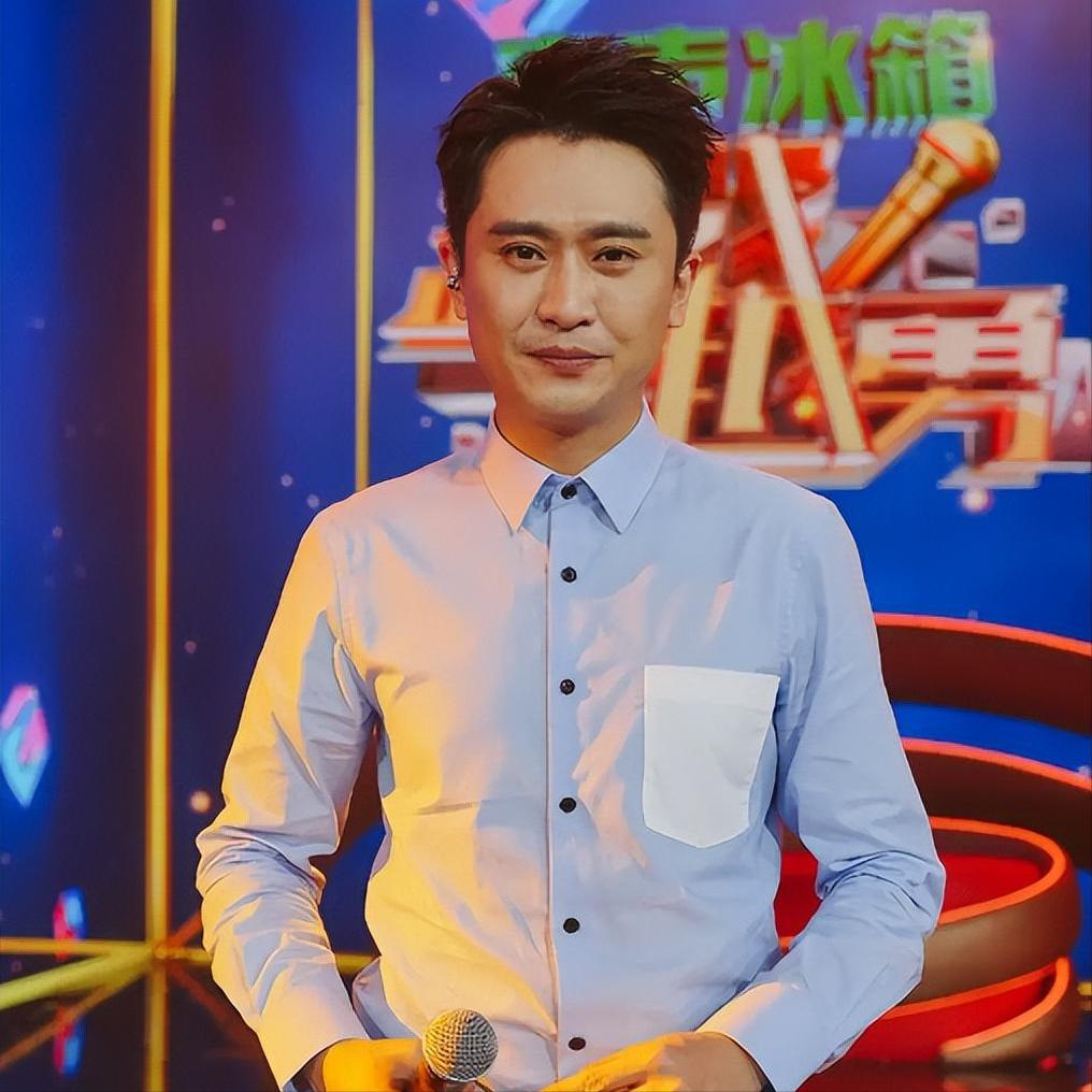 杨帆:春晚分会场主持人 主持人杨帆抵达沈阳分会场,为春晚做准备,他的