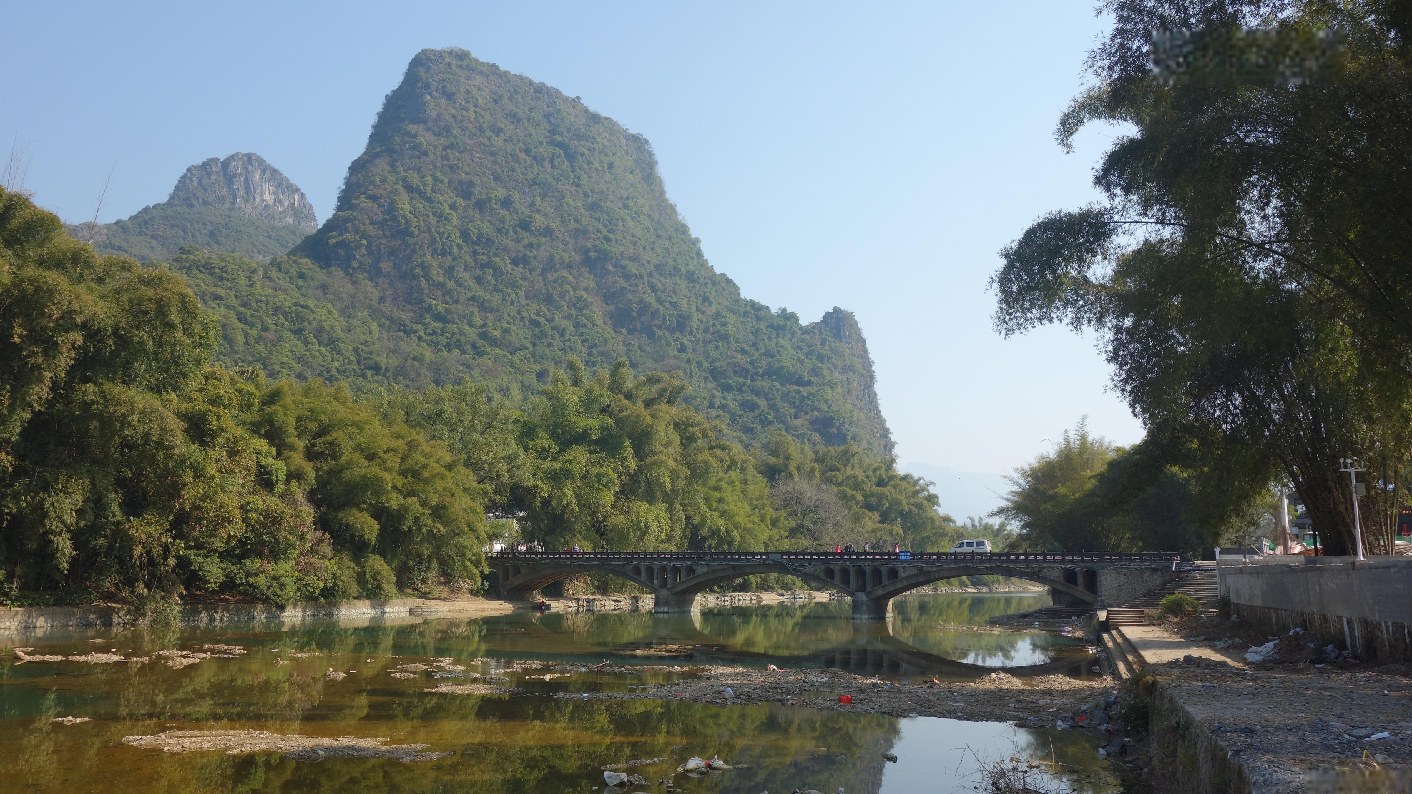 探秘黄布倒影:桂林山水之璀璨明珠 桂林山水甲天下,吸引了无数游客前