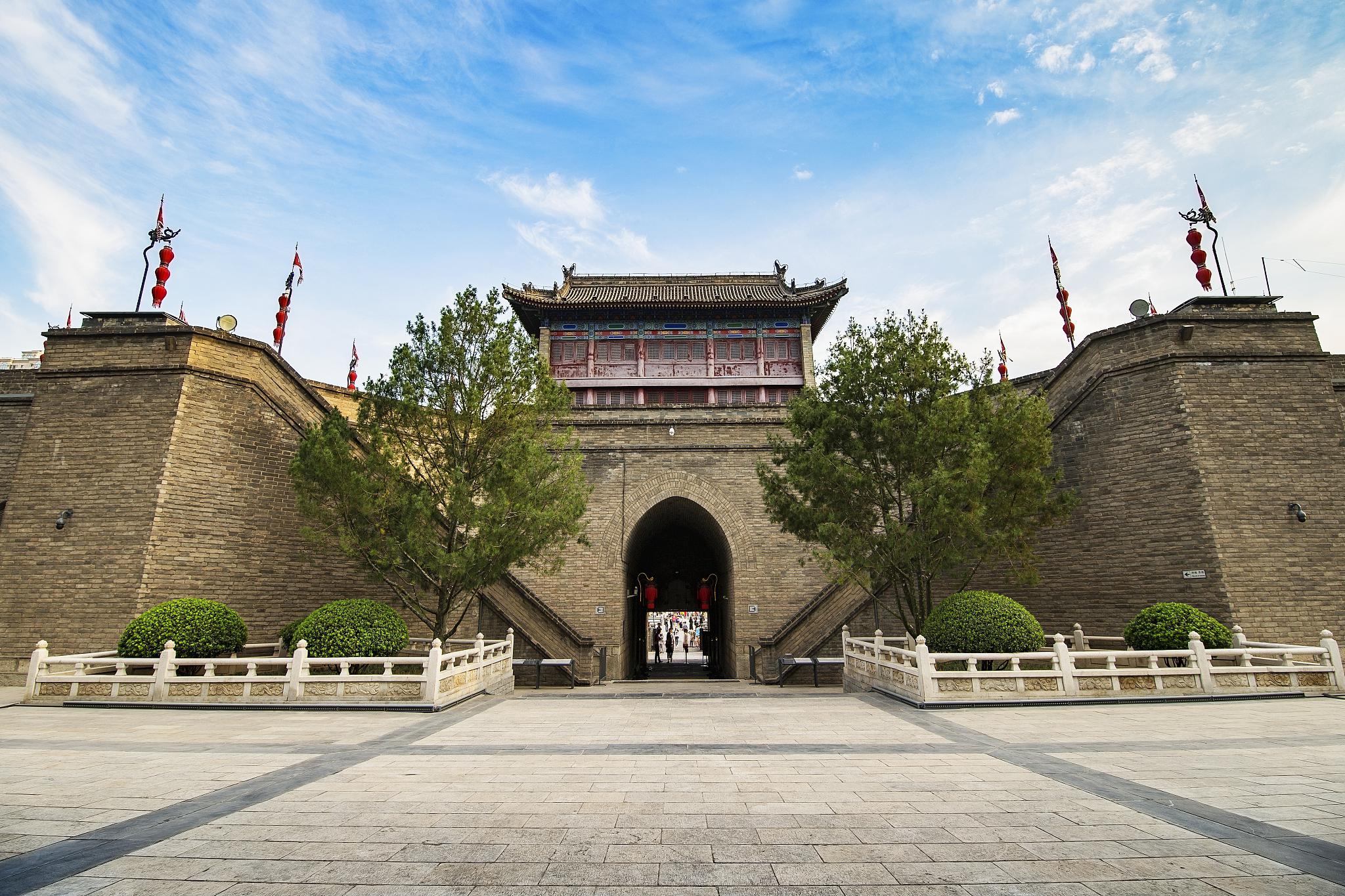 开封城墙是中国现存最完整的古城墙之一,位于河南省开封市