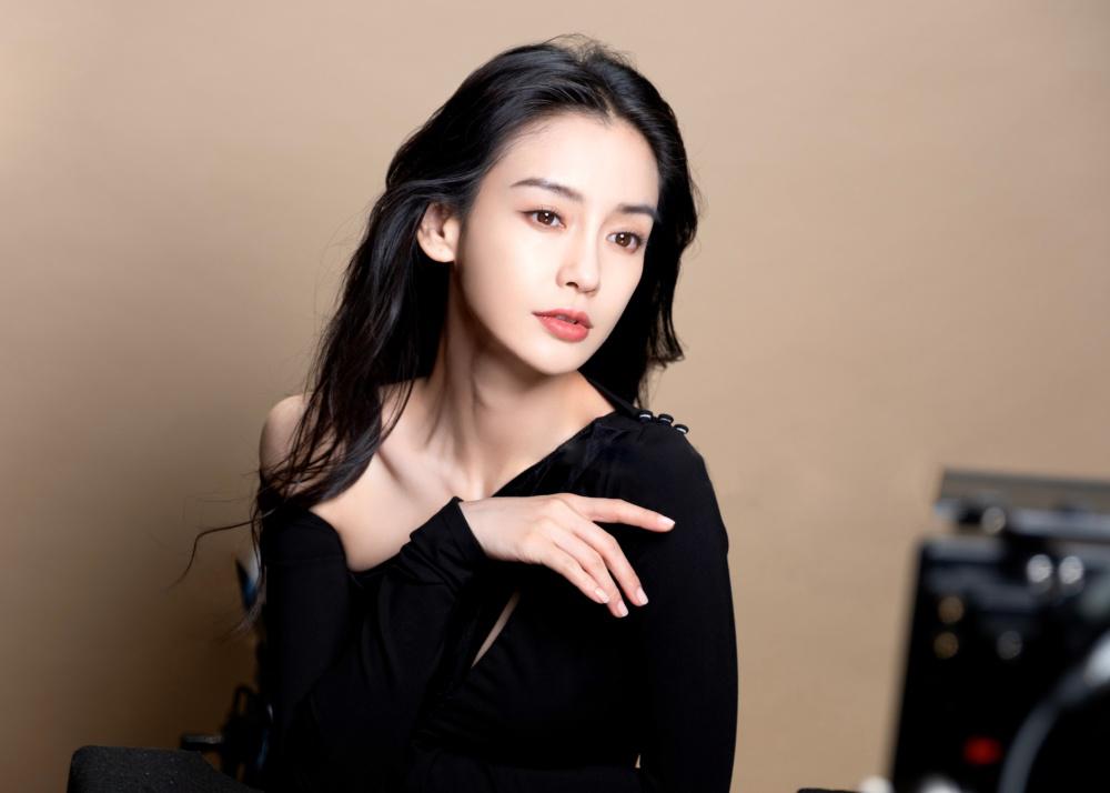 angelababy复出后逆风翻盘 杨颖angelababy复出后,粉丝数上涨超40万