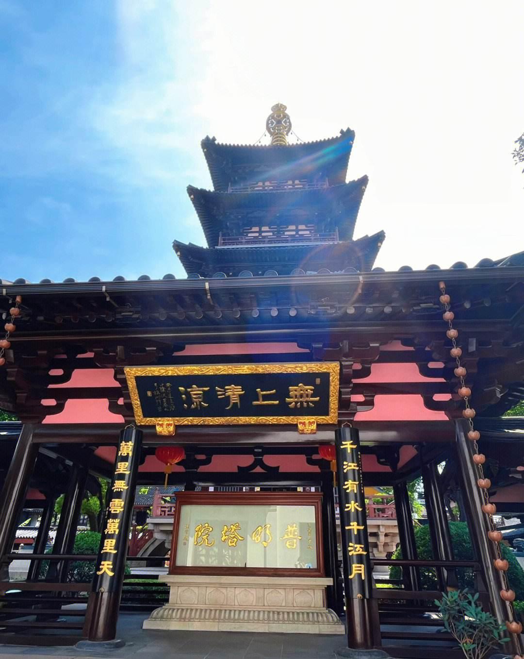 寒山寺:苏州的璀璨瑰宝 寒山寺是苏州市姑苏区的一座千年古刹,也是