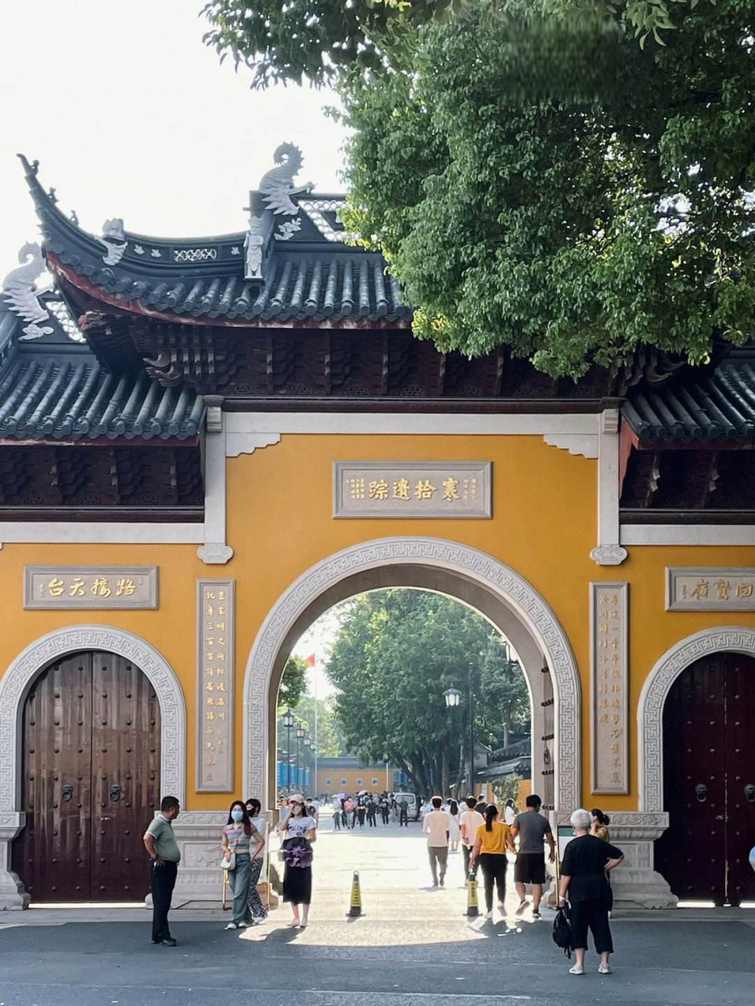 寒山寺:苏州的璀璨瑰宝 寒山寺是苏州市姑苏区的一座千年古刹,也是