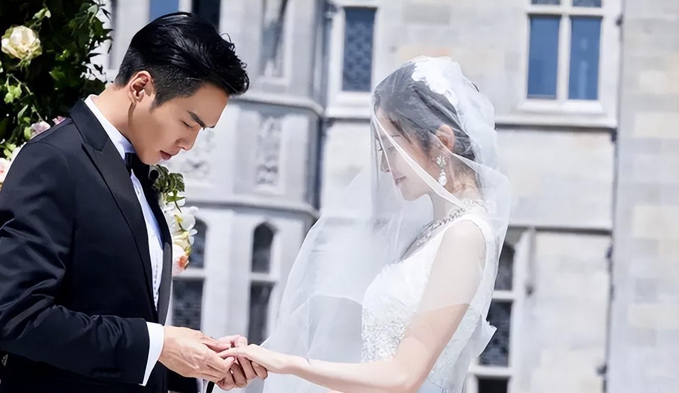 唐艺昕与张若昀:爱情与婚姻的完美诠释 在娱乐圈中,我们见证了许多