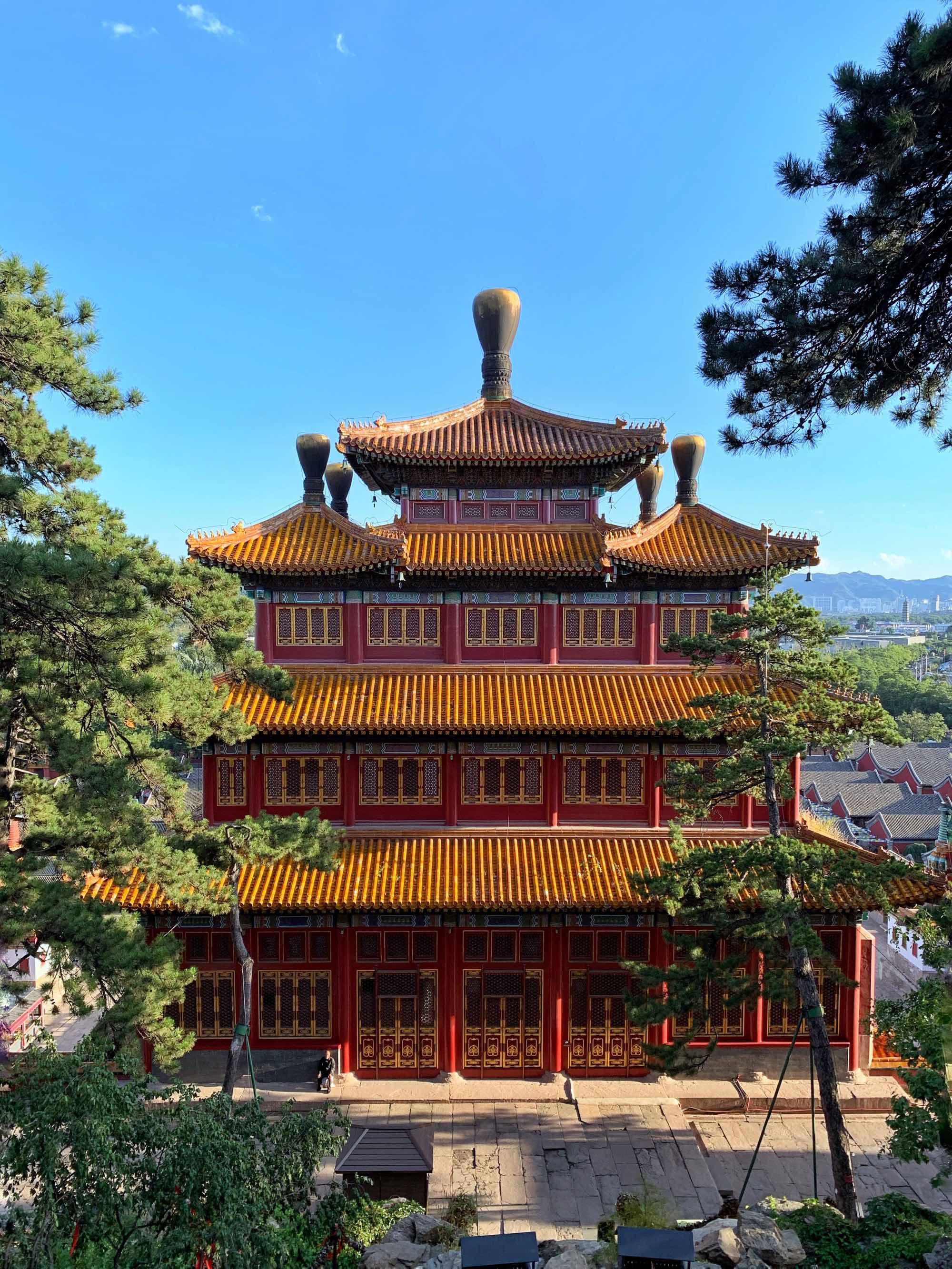 承德避暑山庄:中国古代皇家园林的瑰丽之美 承德避暑山庄,又称"承德离