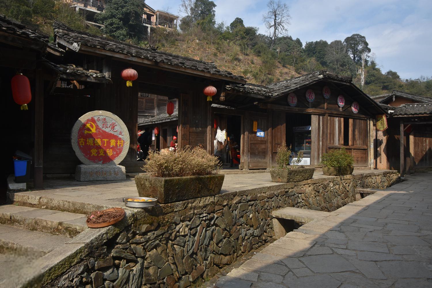 探访福建长汀县丁屋岭村:一颗璀璨的明珠 福建长汀县丁屋岭村是一座