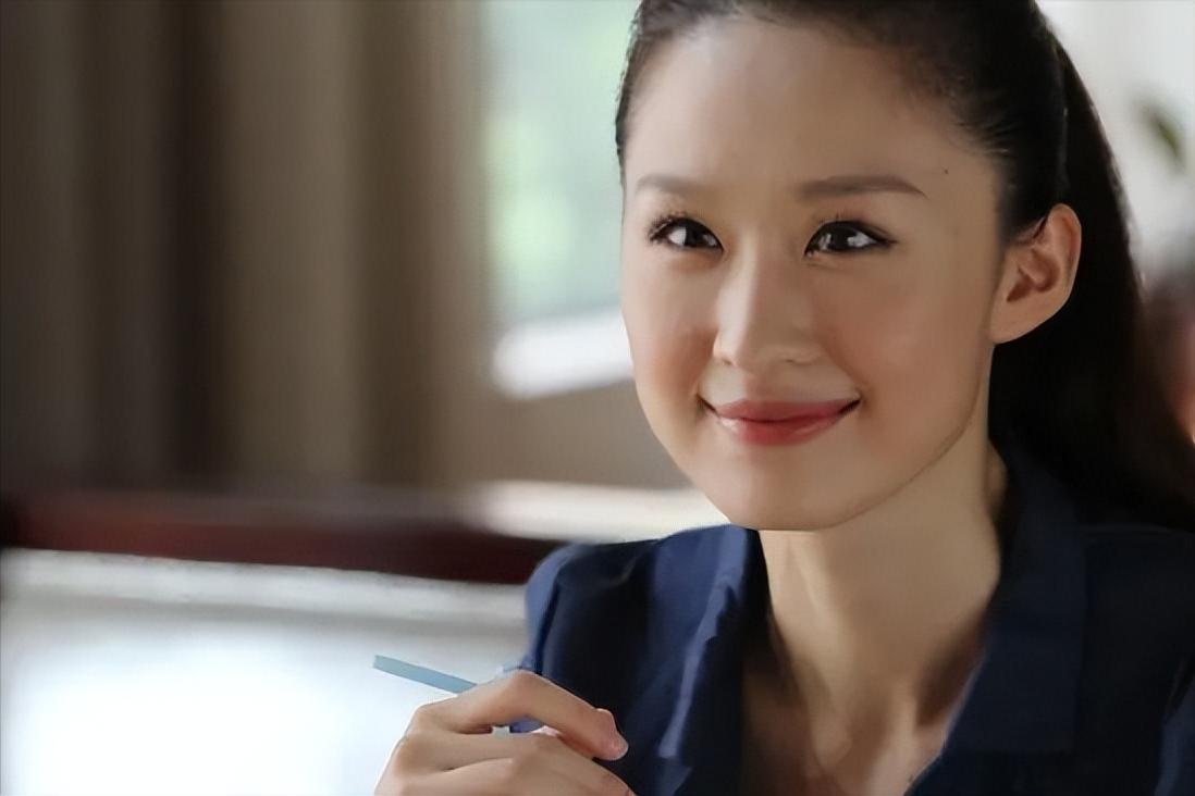 张雯:不温不火背后的演技与智慧 在娱乐圈,有些演员凭借一部剧就能