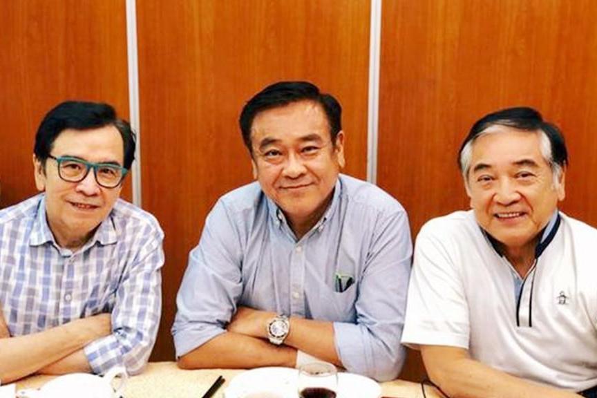 香港知名艺人姜大卫携带妻子李琳琳和女儿姜依兰,以及外孙一同前往