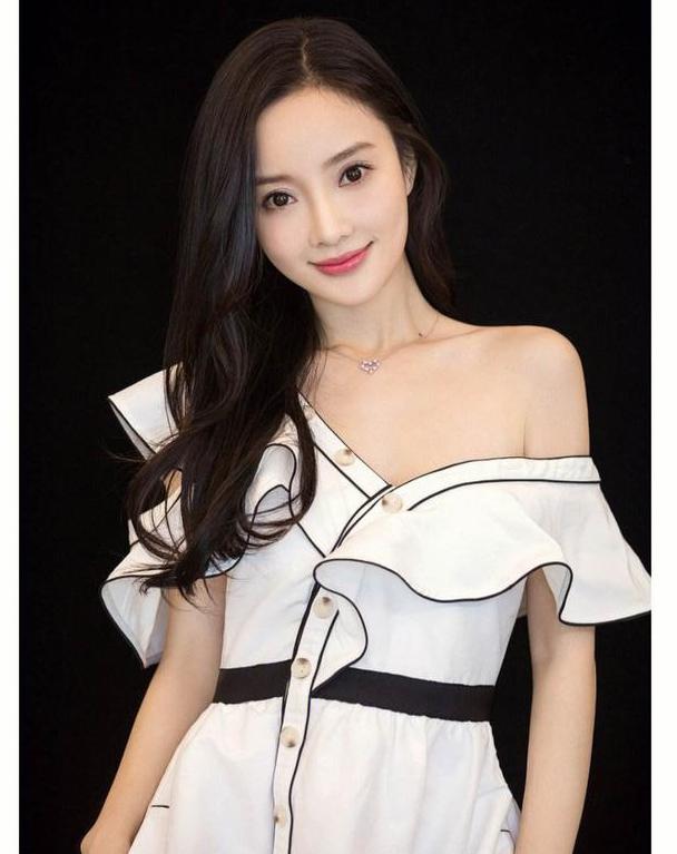 马苏《吐槽大会》幽默自嘲,重塑观众心中形象 马苏以她的美丽和魅力