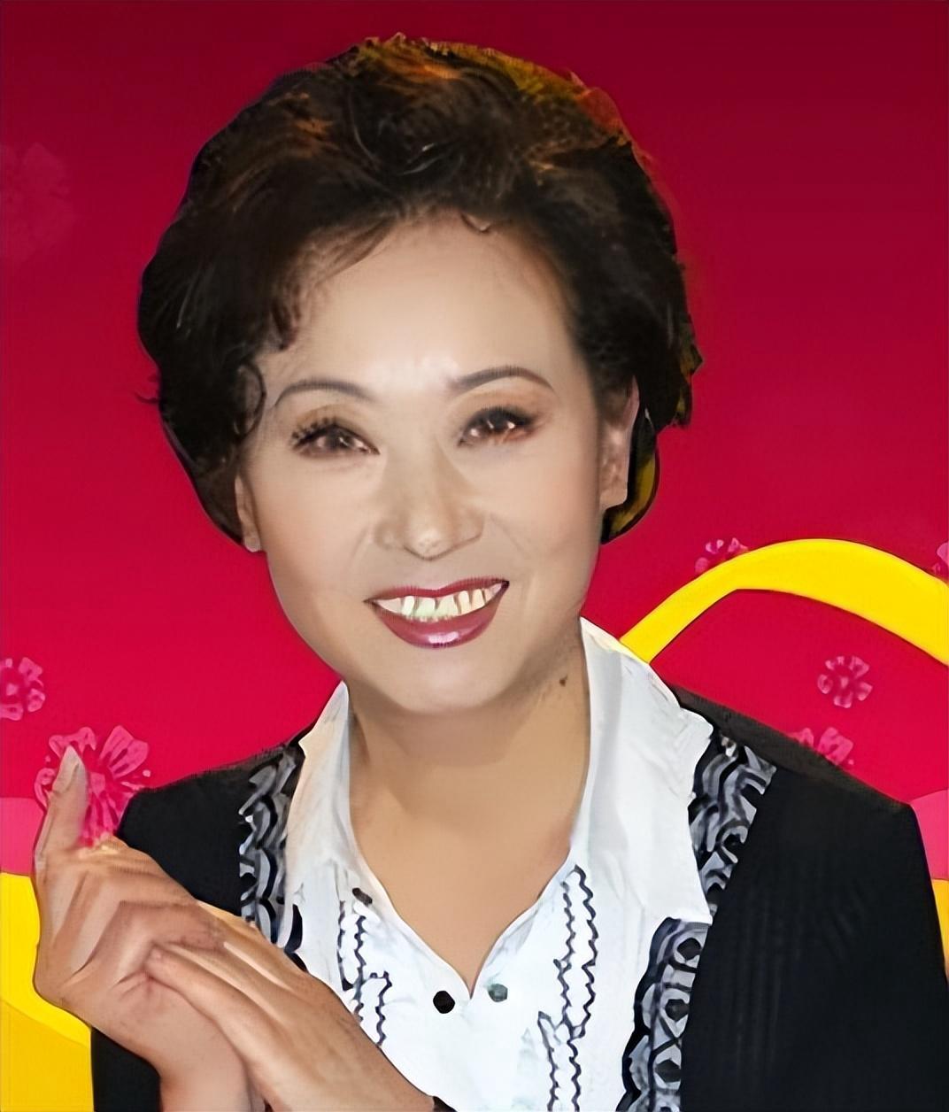 央视主持人张悦:岁月无痕的最美姥姥 央视"最美女主持"张悦,凭借其