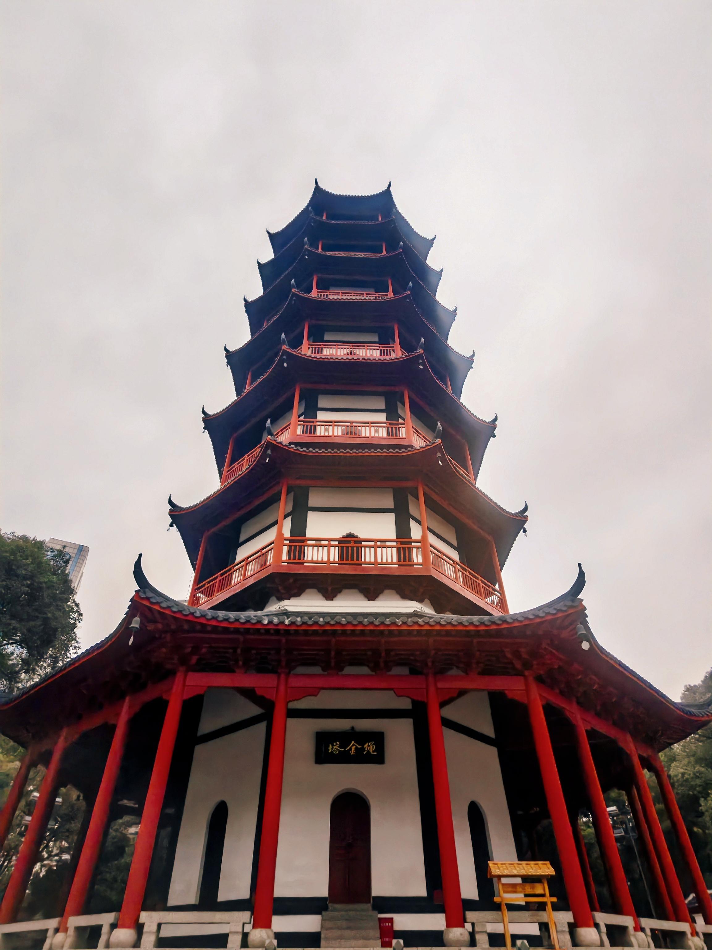 神秘的绳金塔,南昌市的高层古建筑之一 绳金塔,又称神经塔,是南昌市的