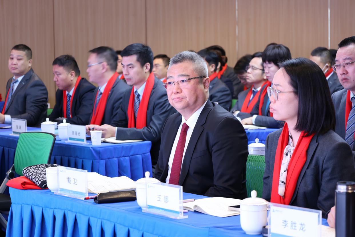 的法律视角解析 前些日子,悦生活服务集团在郑州举办了年度表彰大会