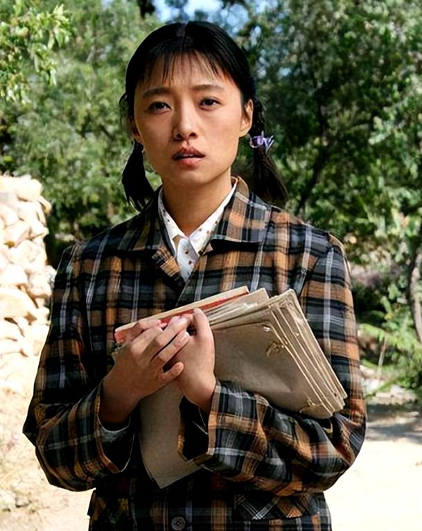 梁林琳:从默默小花到神秘消失 梁林琳,曾是《亮剑》中的小花,因精湛的