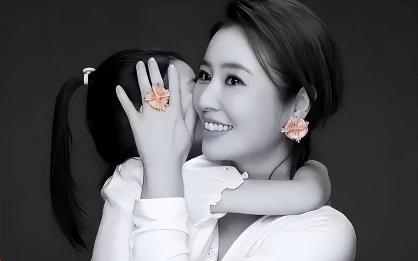 深厚的朋友关系和无拘无束的交往氛围,林心如与霍建华的互动显得尤