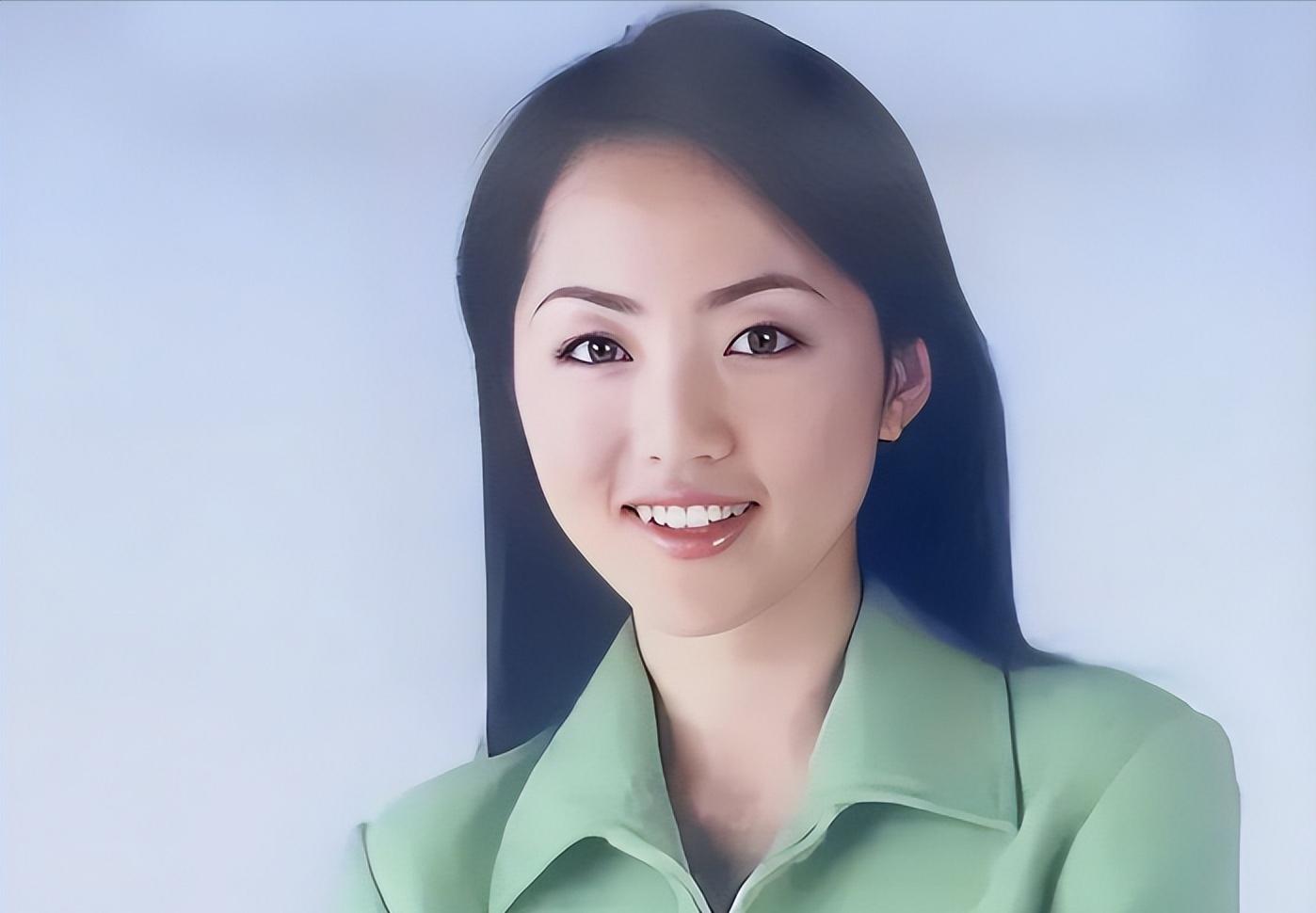 央视气象女神杨丹:事业爱情双丰收的精彩人生 杨丹,这位被观众熟知的