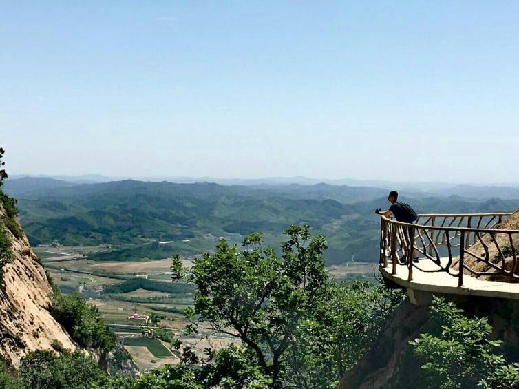 丹东是一个历史悠久的城市,拥有许多极具历史意义的旅游景点