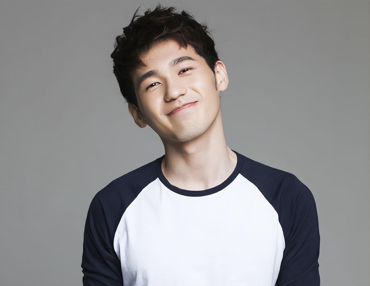 白宇:33岁终成实力派 白宇,父亲亿万身家,母亲是著名演员,跑龙套14年