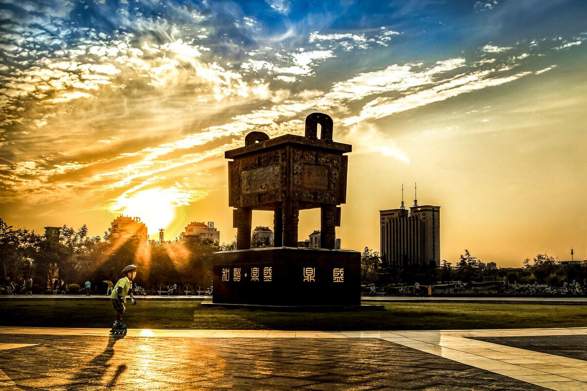 安阳:历史文化名城,自然风光秀美 安阳,这座历史文化名城,以其悠久的