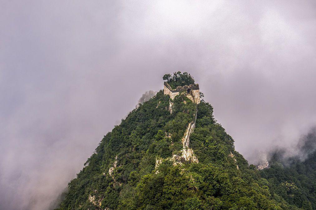 鸡峰山:探寻自然与人文的绝美交汇点 鸡峰山,位于陕西省宝鸡市,是一处