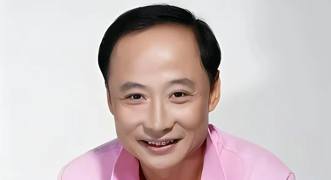 周野芒:从文弱小生到硬汉巨星的华丽转身 之前,赵小锐在接受采访时