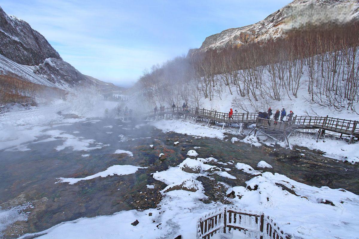 长白山西坡:自然之美的独特诠释 长白山西坡,位于吉林省白山市抚松县