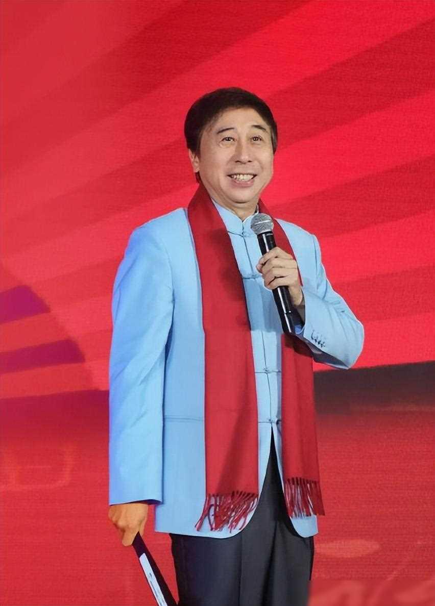 冯巩徒子徒孙:喜剧之光与未来的挑战 在中国的喜剧舞台上,冯巩和他的