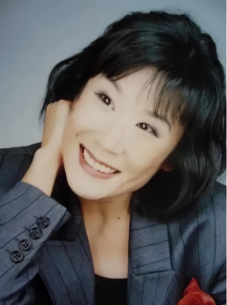 国外逐梦,归国再绽:三位女星的命运抉择 在娱乐圈中,有些女星选择在