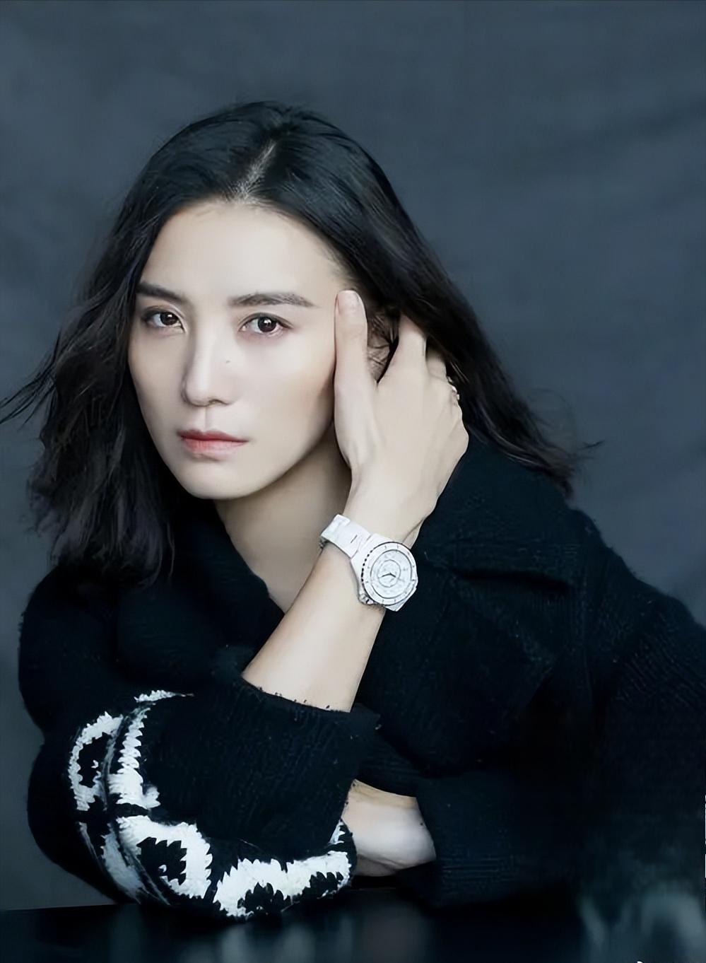 国外逐梦,归国再绽:三位女星的命运抉择 在娱乐圈中,有些女星选择在