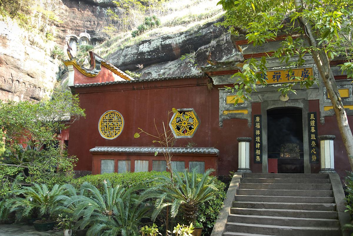 丰都鬼城:探秘神秘奇幻的古城 丰都鬼城,又称"鬼国京都"或"幽都",是