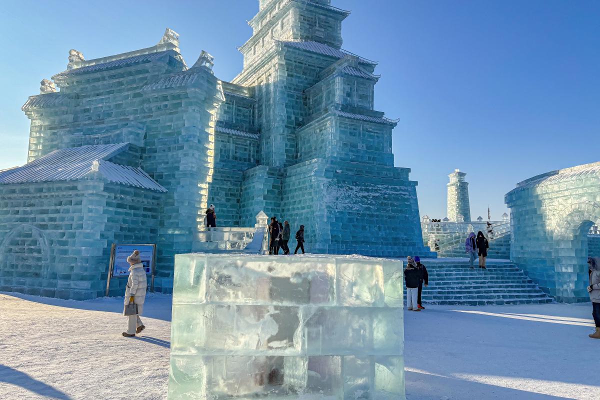 哈尔滨冬季旅游:冰雪之城的无穷魅力 哈尔滨,被誉为"冰城"的东北之珠