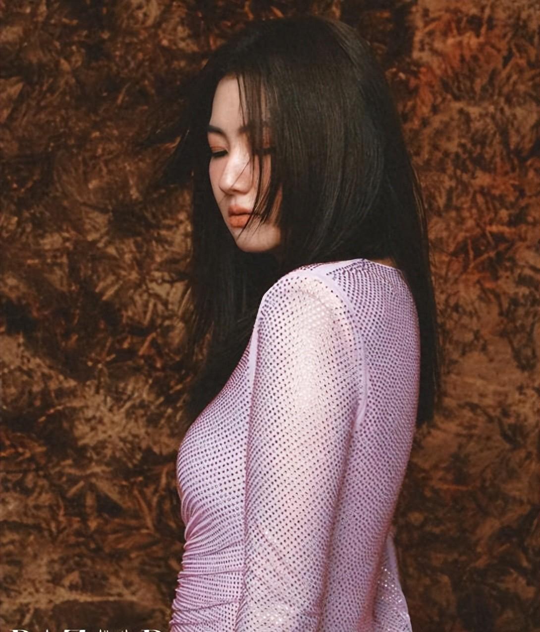 辣妈任家萱产后丰腴身材引关注 42岁的辣妈任家萱(selina)带着儿子