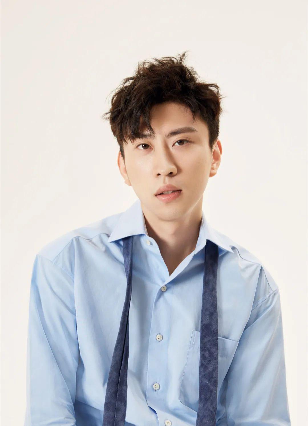 狗剩快跑》:贵人运十足的喜剧人 演员蒋易在电视剧《狗剩快跑》中饰演