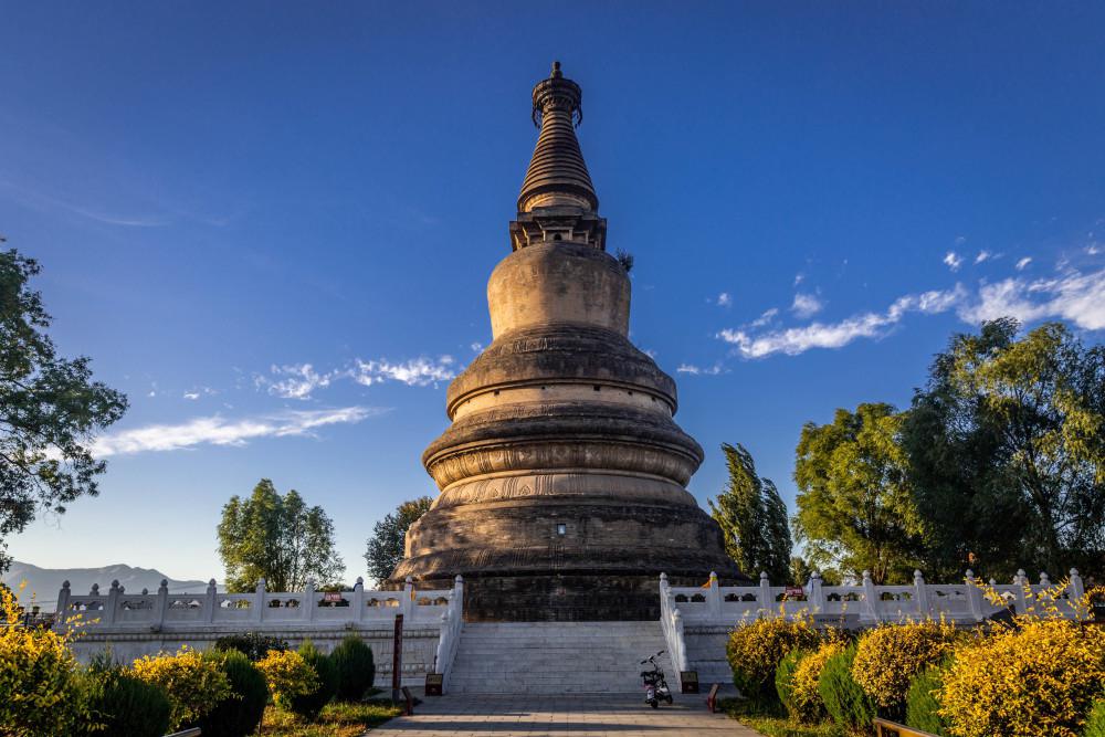 山西是一个充满历史和文化底蕴的地方,拥有众多古城和名胜古迹