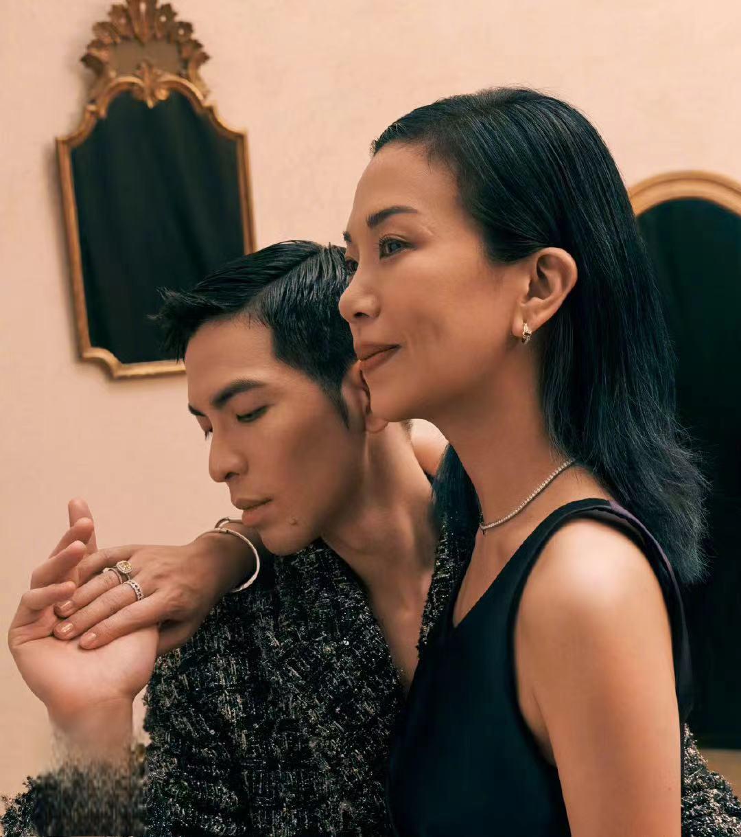 萧敬腾:爱高于爱情 萧敬腾36岁,妻子林有慧50岁,相差14岁,萧敬腾不愿