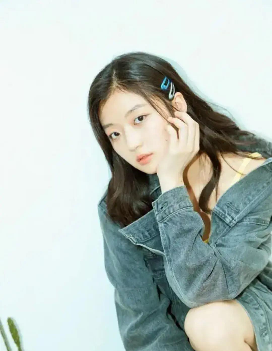 孙千:从《欢乐颂3》换角风波到娱乐圈新星的崛起 近年来,孙千作为新生