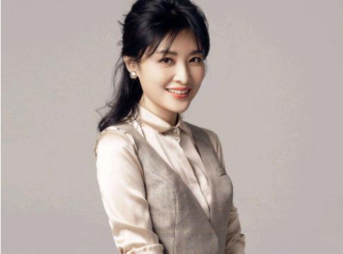 央视女主持人周涛:从春晚舞台到话剧演员的辉煌之路 周涛,这个名字在