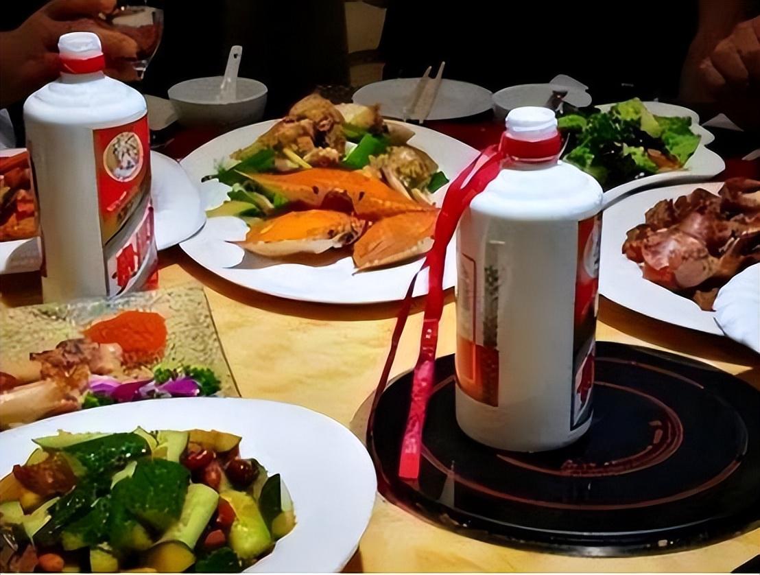 茅台酒杯的多重含义 茅台酒杯不仅仅是用来喝酒的器具,更是茅台作为