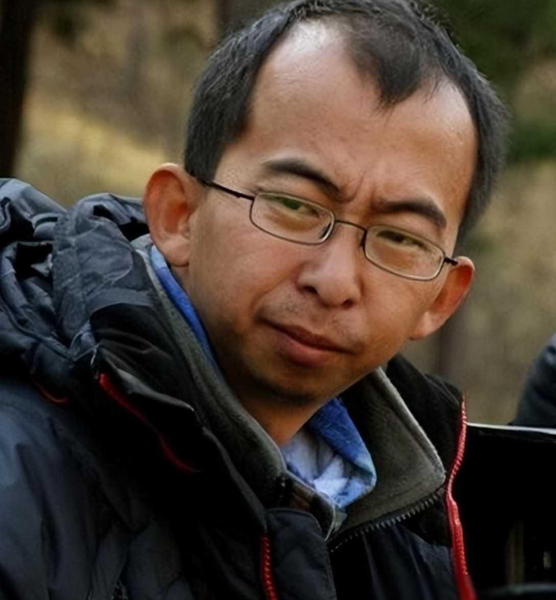 巨兴茂:从"第一丑星"到亿万导演 巨兴茂,曾因外貌被人讥讽为"第一丑星