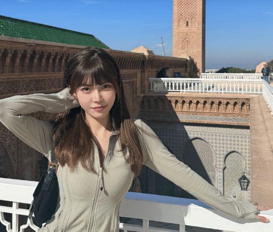 老爸劳力士手表被偷 斗鱼游戏女主播周淑怡在直播中透露,自己老爸的