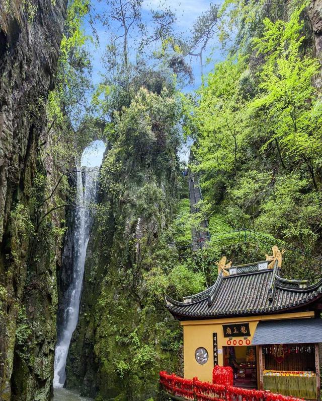 奉化雪窦山景区图片图片