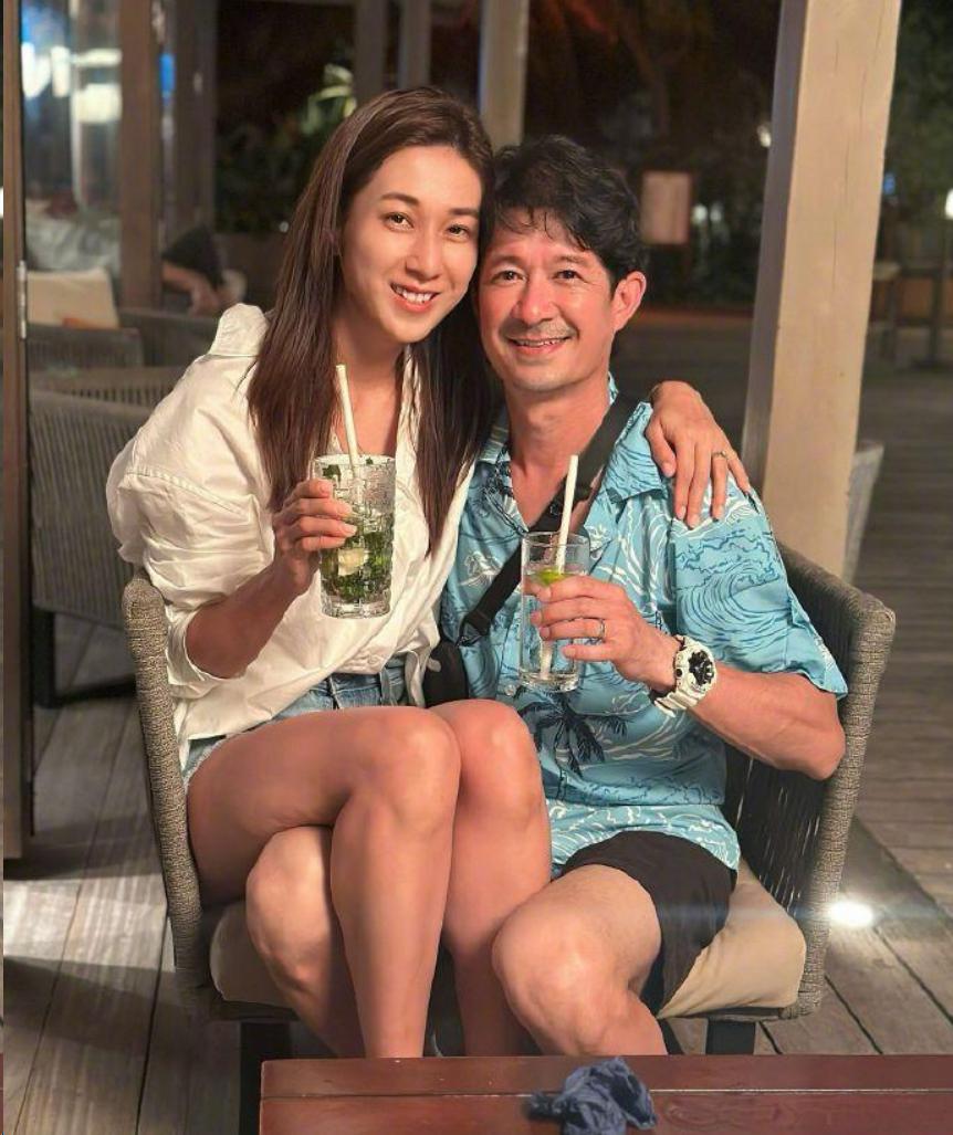 钟嘉欣与jeremy甜蜜如初:三个孩子的幸福之家 钟嘉欣和jeremy结婚8年