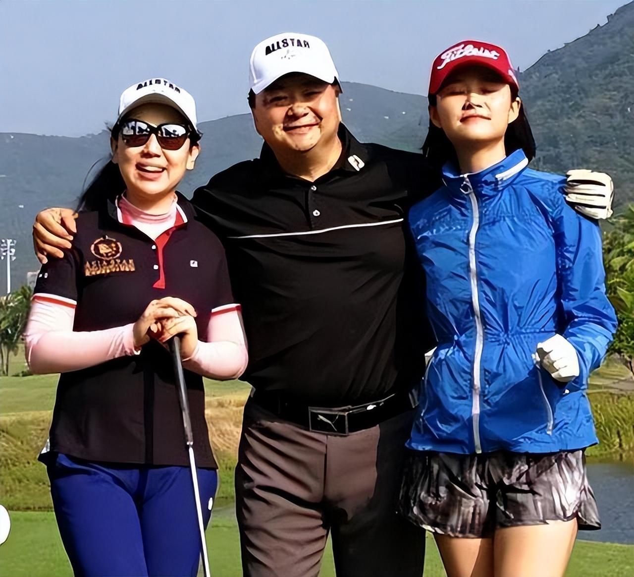 演员洪剑涛:与初恋共筑美好家庭,儿子的辉煌成就成为他们共同的骄傲